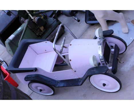 A VINTAGE METAL CHILDS PEDAL CAR