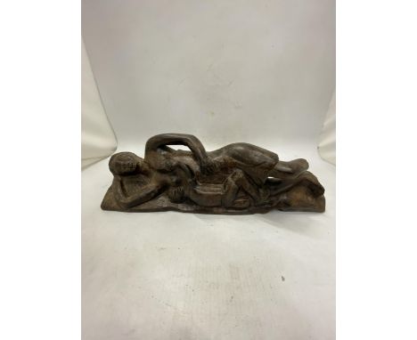 A VINTAGE WOODEN SCULPTURE OF A RECUMBENT LADY, HEIGHT 11CM, LENGTH 34CM