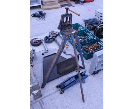 A RECORD PIPE VICE ON A TRIPOD BASE AND A DRAPER TROLLEY JACK