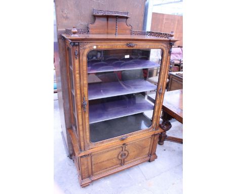 A VICTORIAN ROSEWOOD SINGLE DOOR GLAZED CABINET WITH PIERCED FRETWORK GALLERY, APPLIED FOLIATE DECORATION, AND RAISED SHELF W