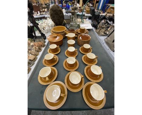 A LARGE QUANTITY OF HORSEA ENGLAND "SAFFRON" VINTAGE CERAMICS TO INCLUDE PLATES, CUPS, SAUCERS, TEAPOT ETC
