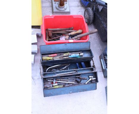 AN ASSORTMENT OF TOOLS TO INCLUDE  MOLE GRIPS, STILSENS AND SCREW DRIVERS ETC