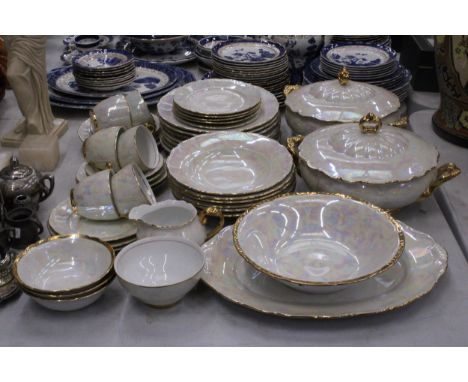 A LUSTREWARE DINNER SERVICE (APPROX 44 PIECES) TO INCLUDE SERVING TUREENS, A SERVING BOWL AND PLATE, PLATES, BOWLS, CUPS, SAU
