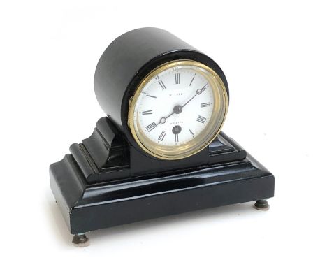 An early 20th century black lacquered mantel clock, the enamelled dial marked 'W. Keey, Bristol', 21.5cm wide, 18cmH 