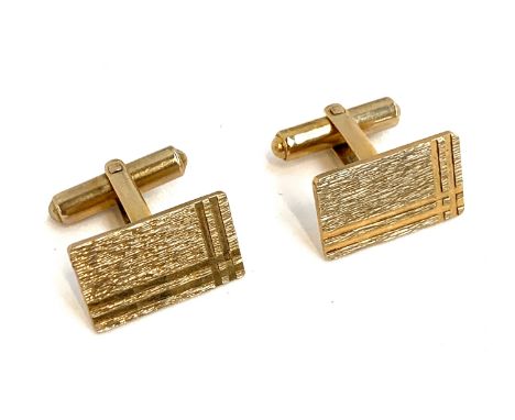A pair of 9ct gold cufflinks with engraved design, gross weight 9.7g 