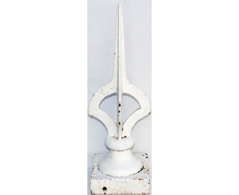 Hull &amp; Barnsley cast iron signal finial cast in the base H&amp;BR EOD &amp; CO LTD (Evans O’Donnell) Chippenham. In resto