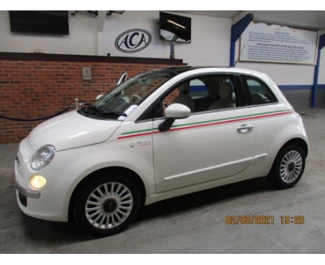 Make &amp; Model: Fiat 500 LoungeDate of Reg: AO12 MVWColour: Whitecc: 1242MoT: 21-10-2021Fuel Type: PETROLMileage: 73kTransm