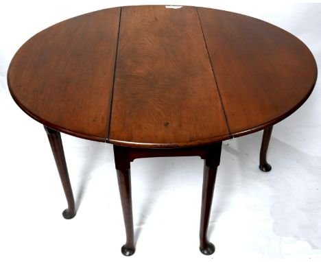 A Georgian mahogany gate leg drop leaf table 
