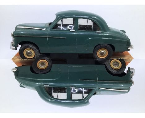 Victory: A boxed Victory Industries, Surrey, battery operated, 1:18 Scale, Vauxhall Velox, green body with beige interior, ve