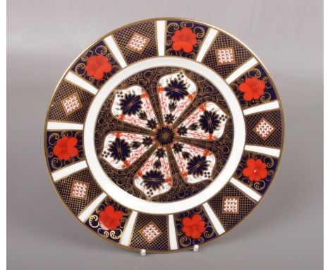 A Royal Crown Derby Imari plate, pattern 1128, approx 22 cm  No chips or damage, marked as a second