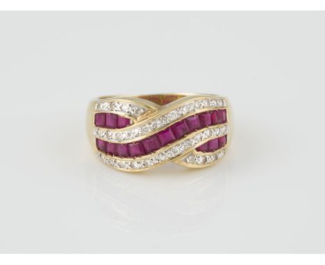 RING Gelbgold. Ringmaß ca. 54, Ges.-Gew. ca. 6,1 g. Gest. 750. 32 Brillanten, zusammen ca. 0,22 ct. 17 Rubine, zusammen ca. 0