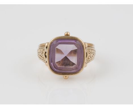 RING Rotgold. Ringmaß ca. 66, Ges.-Gew. ca. 9,3 g. Geprüft 14 K, Marke Österreich/Ungarn Hundekopf, Herstellermonogramm, pers