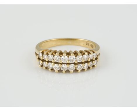 RING Gelbgold. Ringmaß ca. 53, Ges.-Gew. ca. 4,6 g. Gest. 750, Caratangabe der Diamanten geritzt, Herstellermonogramm. 20 Bri