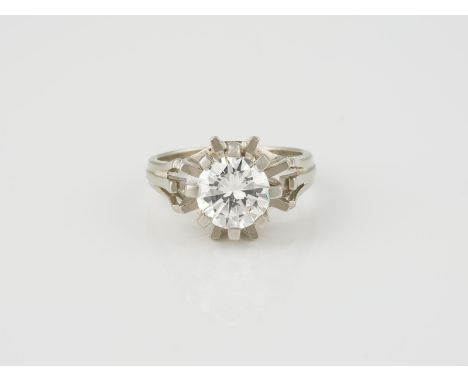 RING Weißgold. Ringmaß ca. 54, Ges.-Gew. ca. 6,4 g. Gest. 585. Ein Brillant, ca. 2.16 ct. (8.61-8,68 x 4.93 mm), H VVS2, Cut 