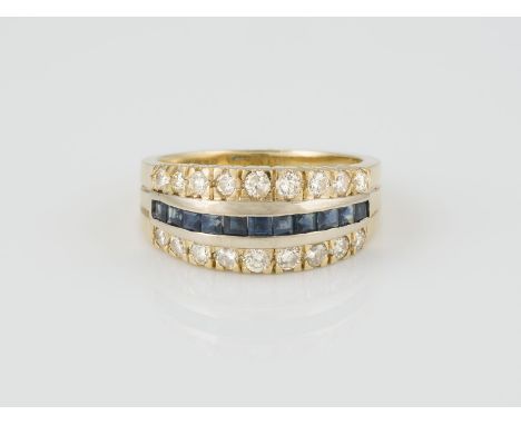 RING Gelbgold. Ringmaß ca. 54,5, Ges.-Gew. ca. 7,5 g. Gest. 18 K. 18 Brillanten, zusammen ca. 0,55 ct., 11 Saphire, zusammen 