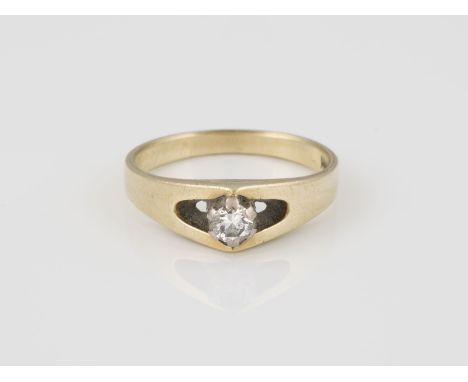 RING Gelbgold, Weißgold. Ringmaß ca. 58,5, Ges.-Gew. ca. 4,6 g. Gest. 585, Herstellersignet, Caratangabe des Diamanten gemark