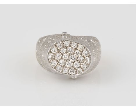 RING 'KERN' Gelbgold, Weißgold. Ringmaß ca. 51, Ges.-Gew. ca. 7,4 g. Gest. 750, Herstellersignet 'Kern'. 24 Brillanten, zusam