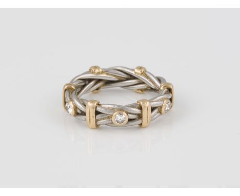 RING 'GEORG HORNEMANN' Platin, Gelbgold. Ringmaß ca. 51, Ges.-Gew. ca. 9 g. Gest 750, Pt. 950, Herstellermonogramm 'gh'. Drei