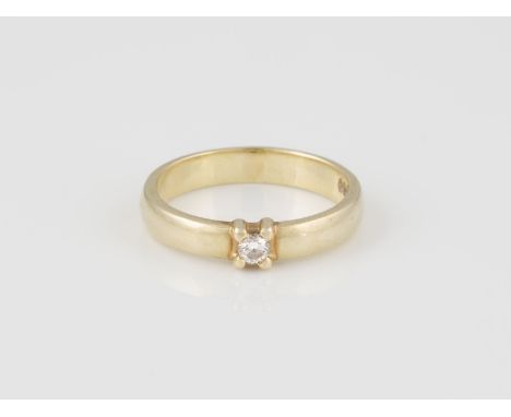 RING Gelbgold. Ringmaß ca. 49, Ges.-Gew. ca. 3 g. Gest. 750. Ein Brillant, ca. 0,05 ct.