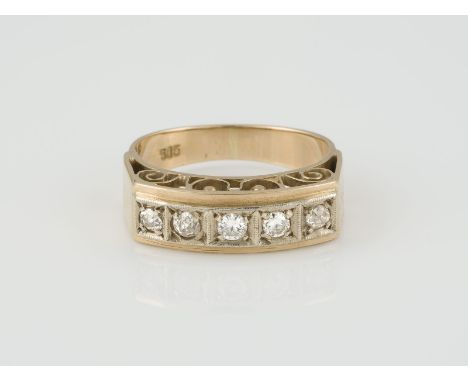 RING Gelbgold, Weißgold. Ringmaß ca. 55, Ges.-Gew. ca. 5,9 g. Gest. 585. Diamanten im Alt- und Brillantschliff, zusammen ca. 