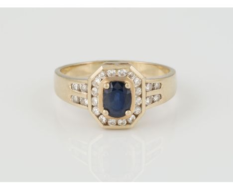 RING Gelbgold. Ringmaß ca. 56, Ges.-Gew. ca. 3,8 g. Gest. 585, Herstellersignet. Ein oval facettierter Saphir, ca. 0,55 ct., 