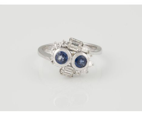 RING Weißgold. Ringmaß ca. 55, Ges.-Gew. ca. 5,4 g. Gest. 750, italienische Punzierung '995AL'. 16 Diamanten im Baguette- und