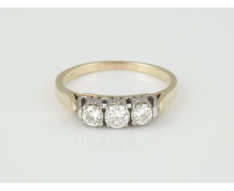 RING Gelbgold, Weißgold. Ringmaß ca. 58,5, Ges.-Gew. ca. 3,5 g. Gest. 585, Herstellersignet. Drei Brillanten, zusammen ca. 0,