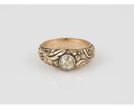 RING Gelbgold. Ringmaß ca. 59, Ges.-Gew. ca. 9 g. Gest. 585. Ein Diamant im Altschliff, ca. 0,6 ct.