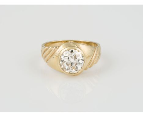 RING Gelbgold. Ringmaß ca. 53,5, Ges.-Gew. ca. 6,8 g. Gest. 750. Ein Diamant im Altschliff, ca. 1,70 ct. Besch.