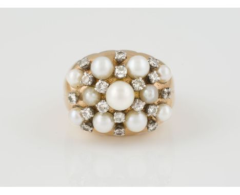 RING Gelbgold. Ringmaß ca. 58, Ges.-Gew. ca. 22,1 g. Geprüft 14 K. 11 Perlen, D. ca. 3,7 - 6 mm, 18 Diamanten, zusammen ca. 0