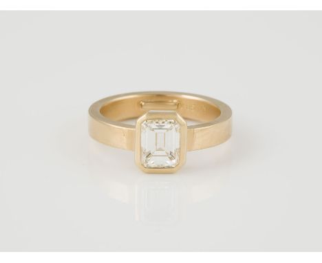 RING - DIAMANT CA. 2.50 CT. Gelbgold. Ringmaß ca. 66,5, Ges.-Gew. ca. 11,84 g. Gest. 585, Herstellersignet, Schiene mit persö
