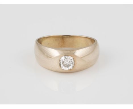 RING Gelbgold. Ringmaß ca. 52, Ges.-Gew. ca. 7,4 g. Gest. 585. Ein Diamant im Altschliff, ca. 0,45 ct. Schiene gedrückt.