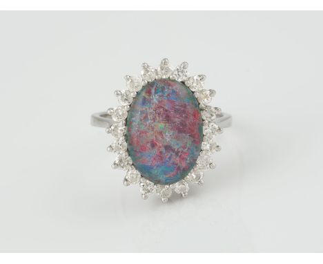 RING Weißgold. Ringmaß ca. 52,5, Ges.-Gew. ca. 4,5 g. Gest. 585. 20 Diamanten im Brillant- und 8/8-Schliff, zusammen ca. 0,80