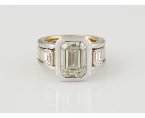 RING - DIAMANT CA. 5.70 CT. Gelbgold, Weißgold. Ringmaß max. ca. 53, Ges.-Gew. ca. 24,96 g. Gest. 750. Ein Diamant im achteck