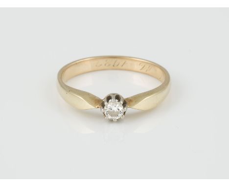 RING Gelbgold, Weißgold. Ringmaß ca. 57, Ges.-Gew. ca. 3 g. Gest. 585, Herstellersignet, persönliche Gravur. Ein Brillant, ca