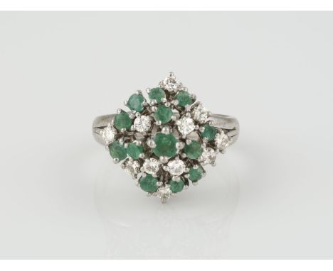 RING Weißgold. Ringmaß ca. 53,5, Ges.-Gew. ca. 6,2 g. Gest. 14 K, Herstellersignet 'J.G.JLRY' für Jack Gutschneider, USA. 13 