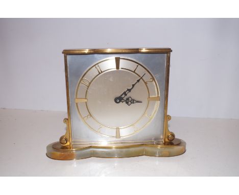 Retro onyx base mantle clock