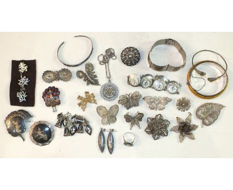 An enamelled Thai hinged bangle, other Thai jewellery and a quantity of filigree and other white metal jewellery, 25g.