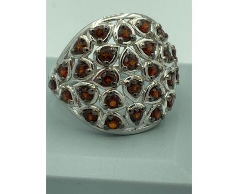 Stunning SILVER RING cluster set with Garnet red gemstones . Complete with ring box. Size R 1/2 - S. 