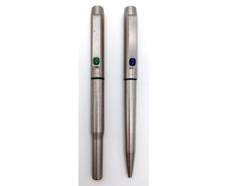 A Pair of Vintage Parker 25 Pens. A fountain pen with green upper and a blue enamel decorated ballpoint. Both in very good co