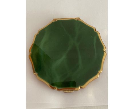 Vintage 1950s STRATTON compact in GREEN ONYX effect and edged in  gold tone. Attractive chased design to underside. Complete 