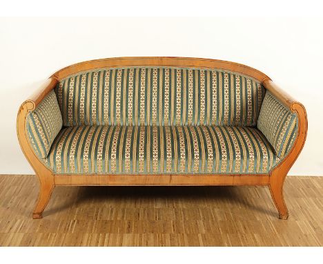 Kleines Biedermeier-Sofa, Kirschbaum, Polsterung erneuert, besch. und rest., H 91, B 175, T 68, deutsch, um 1820 