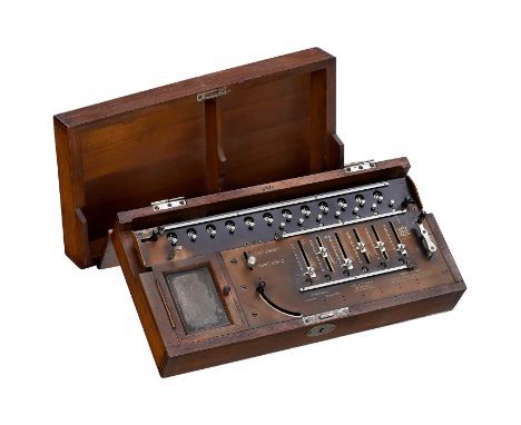 Peerless, 1904Deutsche Staffelwalzenmaschine von Math. Bäuerle, St. Georgen, Schwarzwald. Nr. 2074, mit Schiebereinstellung, 