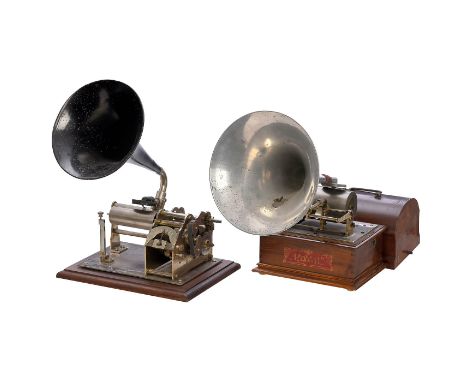 2 französische Phonographen, um 19041) Phonograph Ideal, Serien-Nr. 25546, Maison de la Bonne Presse, Paris, für 2-Minuten- u