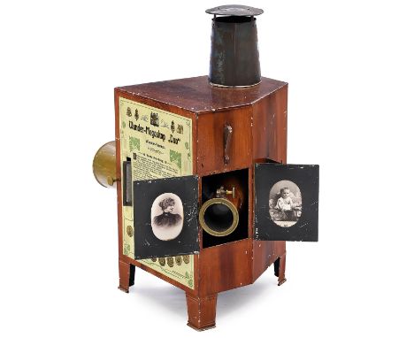 Wunder-Megascop Duo, ab 1910Gebrüder Mittelstrass, Magdeburg. Doppelprojektor, mit Holzimitat bemaltes Blechgehäuse, komplett