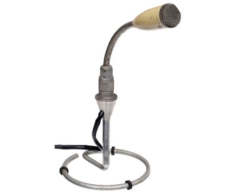 Kondensatormikrophon GNM14 von Neumann, 1954Georg Neumann &amp; Co, Gefell, DDR. Kondensator-Mikrophon mit Kugelcharakteristi