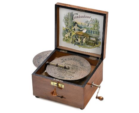 Troubadour-Plattenspieldose mit Glocken, um 1900Troubadour Musikwerke B. Grosz &amp; Co., Leipzig. Modell 44, für Blechplatte