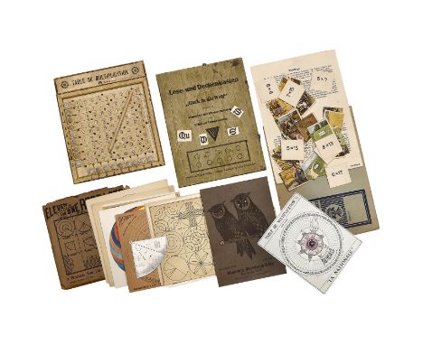 5 Rechenhilfsmittel1) "Table de Multiplication", um 1900, S.A.P.S., Frankreich, zum Multiplizieren einstelliger Zahlen. - 2) 