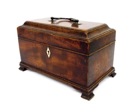 George III mahogany sarcophagus tea caddy, the hinged lid enclosing a baize lined interior with three recessed compartments u