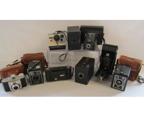 Collection of vintage cameras to include Kodak Bantam, six-20 Brownie c, Agfa Synchro box, Hawkeye, Polaroid, Ensign, No2A fo